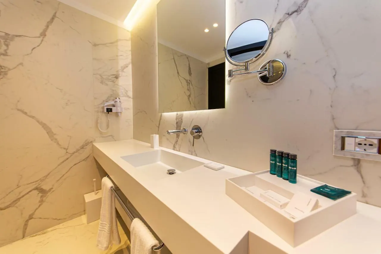 ****  Hotel Unik Tirana Albania