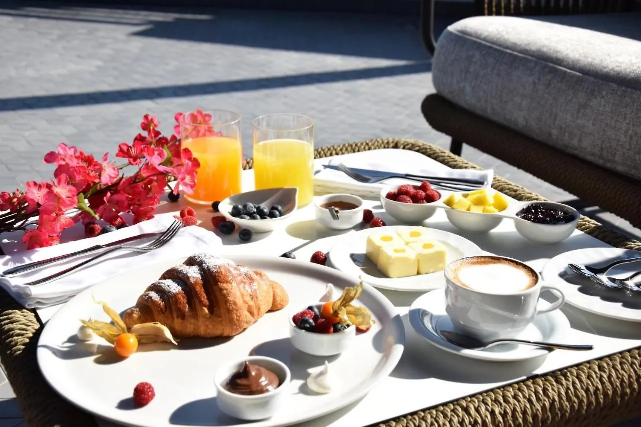 Hotel Unik Tirana 4*,