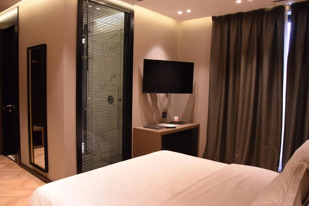 Hotel Unik تيرانا 4*,  ألبانيا