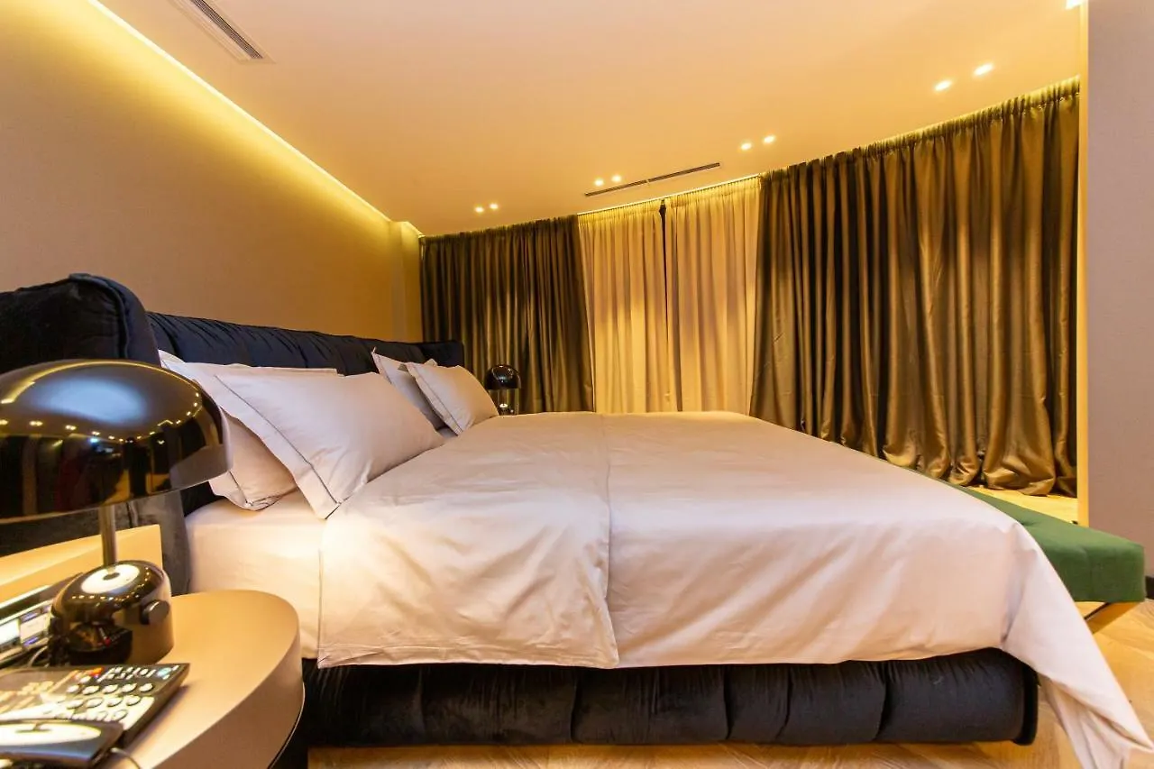 Hotel Unik Selitë e Vogël 4*,