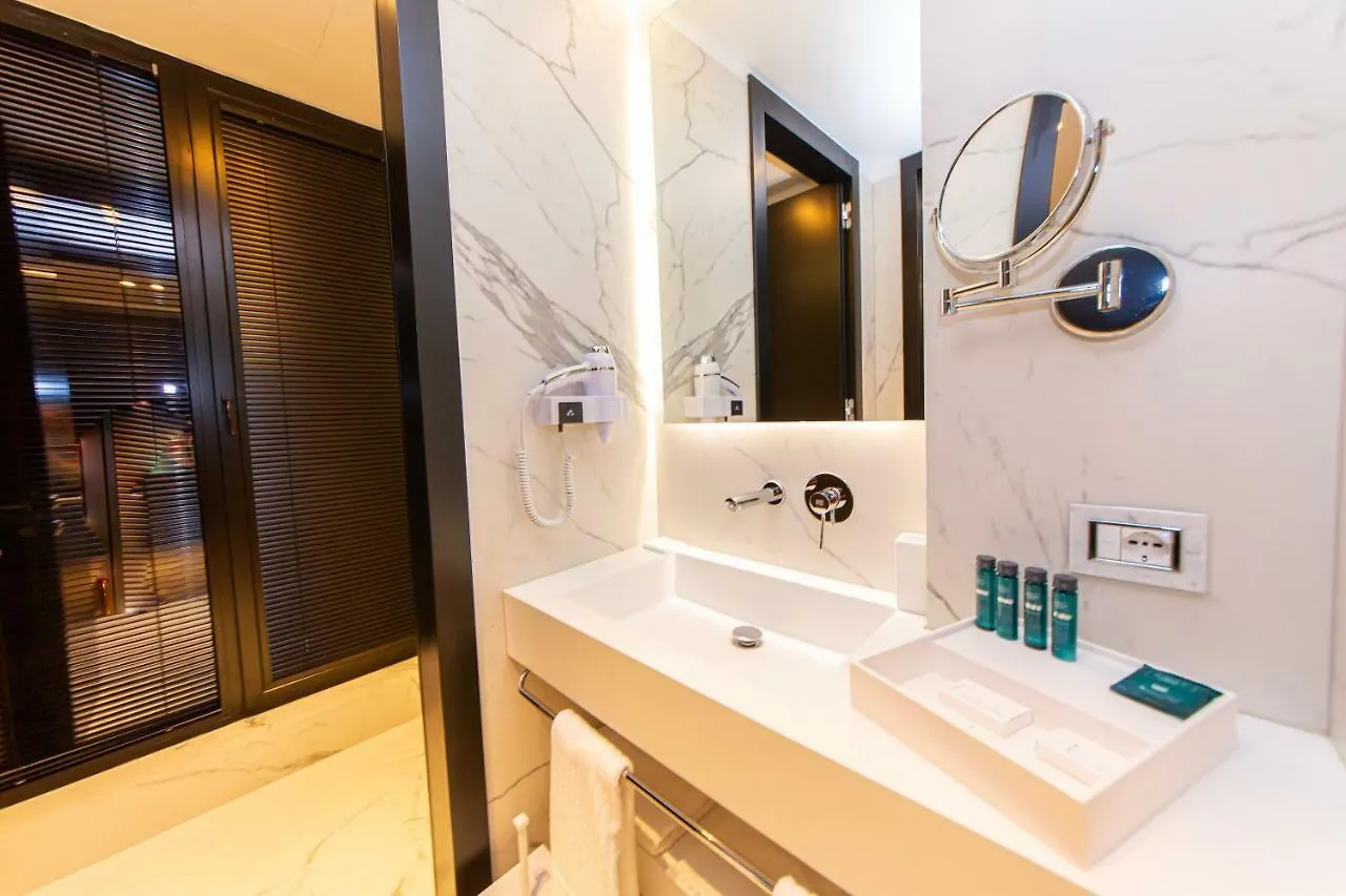 Hotel Unik تيرانا