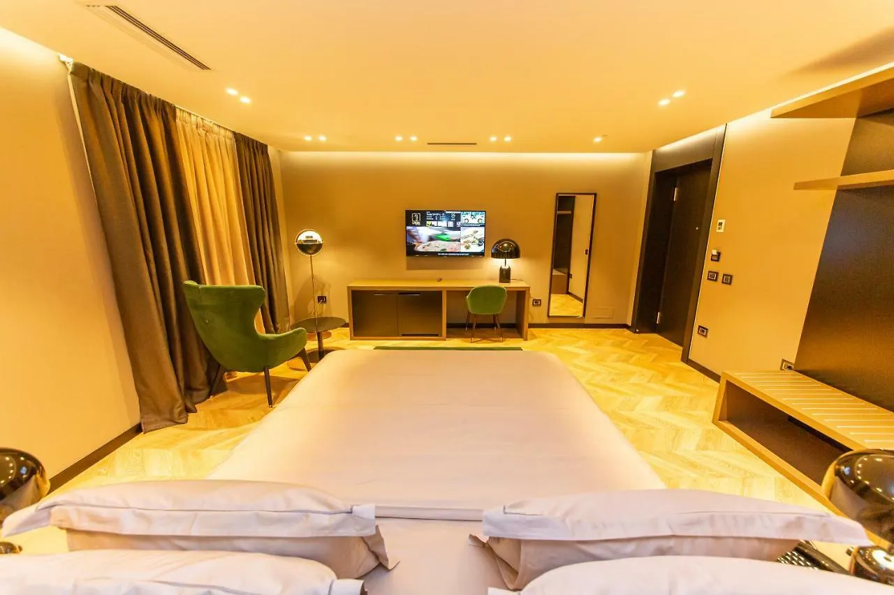 Hotel Unik Selita e Vogel 4*,