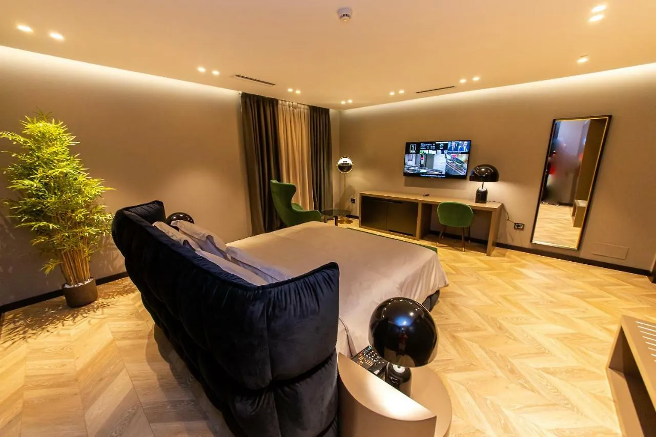 Hotel Unik تيرانا