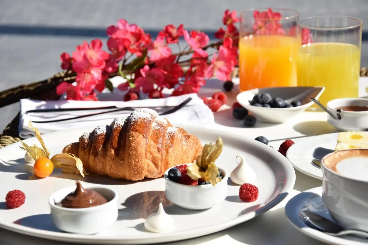 Hotel Unik تيرانا